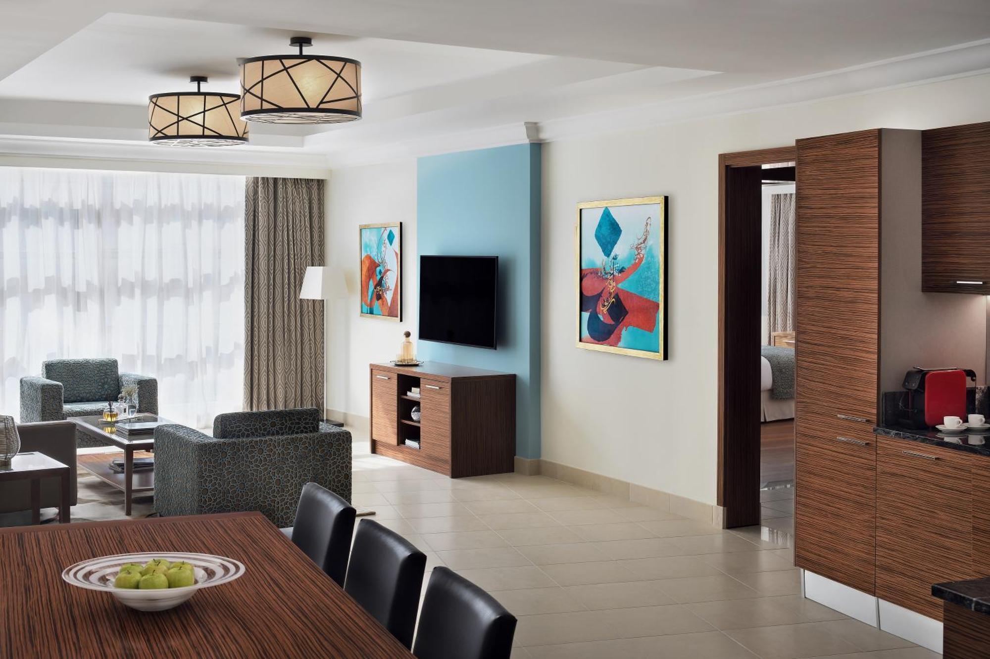 Marriott Executive Apartments Al Khobar Exterior foto A typical suite at the Hilton London Heathrow
